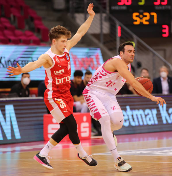 他的存在不 他的存在不