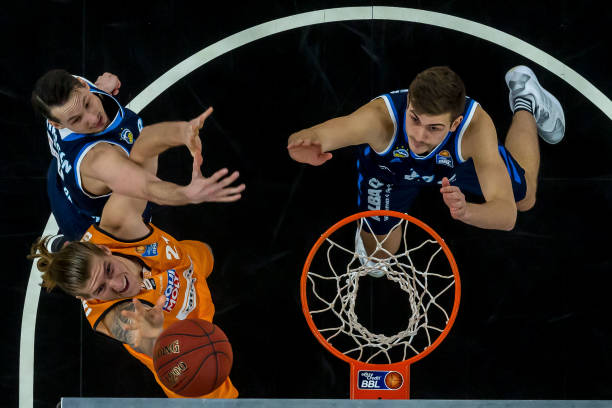 势击溃鹈鹕 势击溃鹈鹕